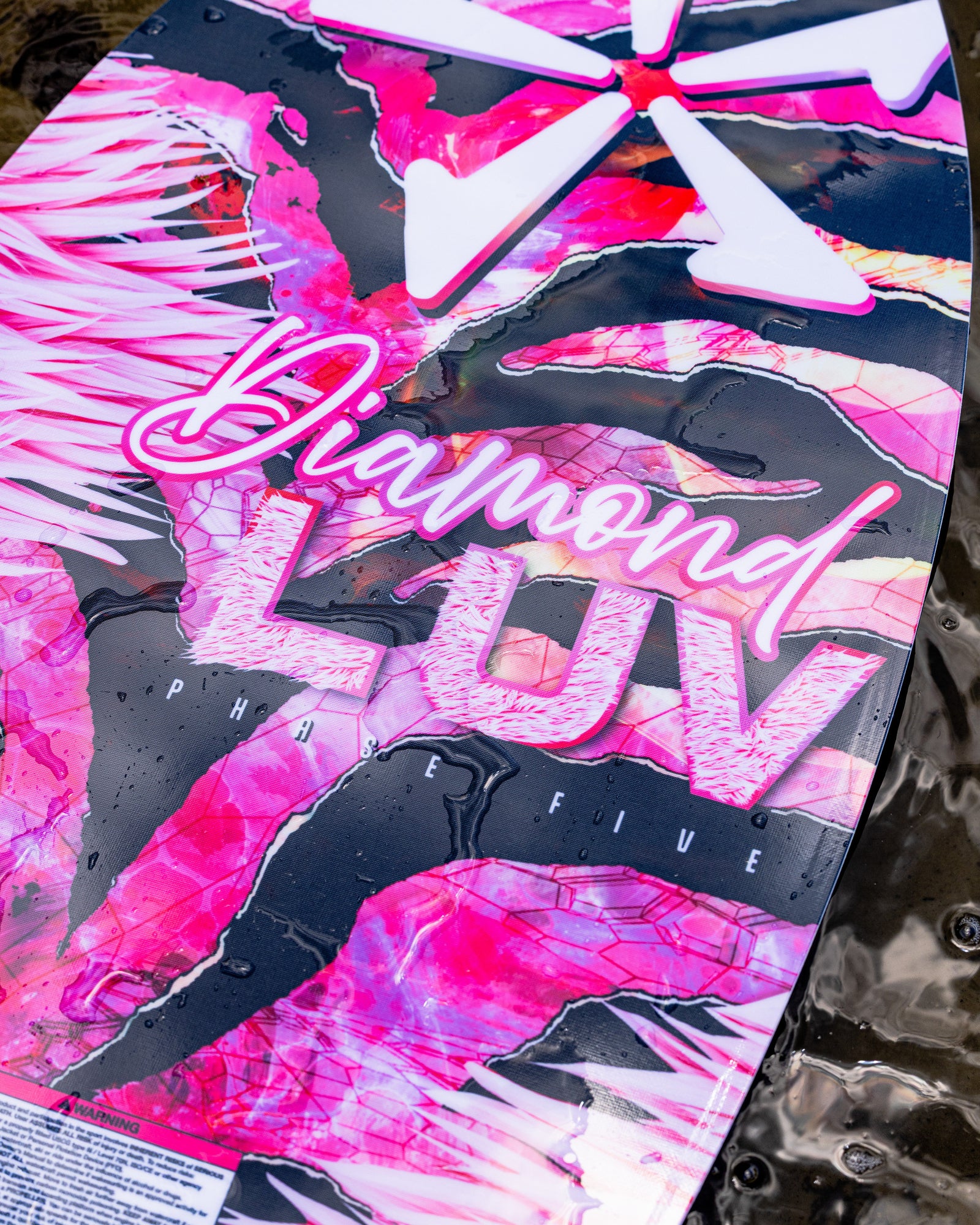 Mujer practicante de wakesurf Diamond Luv